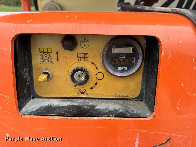 image for item EN0636 1996 JLG 3369 Sizzor Commander scissor lift