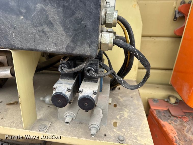 image for item EN0636 1996 JLG 3369 Sizzor Commander scissor lift