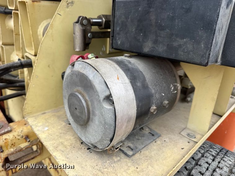 image for item EN0636 1996 JLG 3369 Sizzor Commander scissor lift