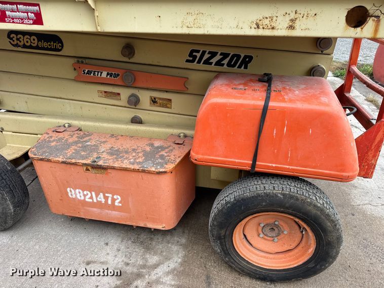 image for item EN0636 1996 JLG 3369 Sizzor Commander scissor lift