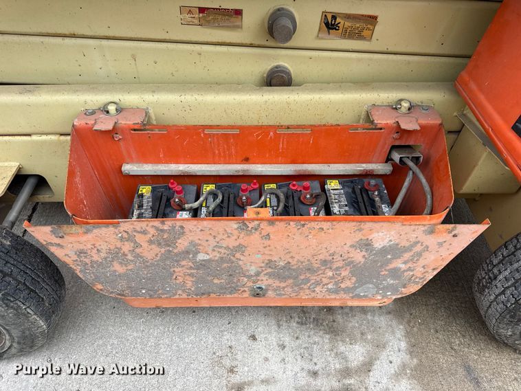 image for item EN0636 1996 JLG 3369 Sizzor Commander scissor lift