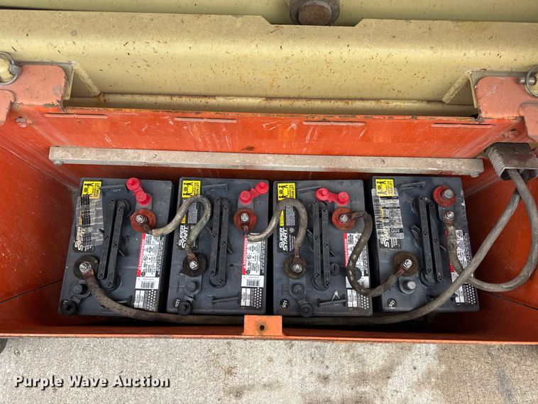 image for item EN0636 1996 JLG 3369 Sizzor Commander scissor lift