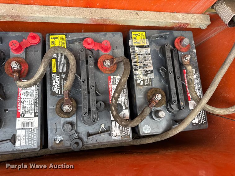 image for item EN0636 1996 JLG 3369 Sizzor Commander scissor lift