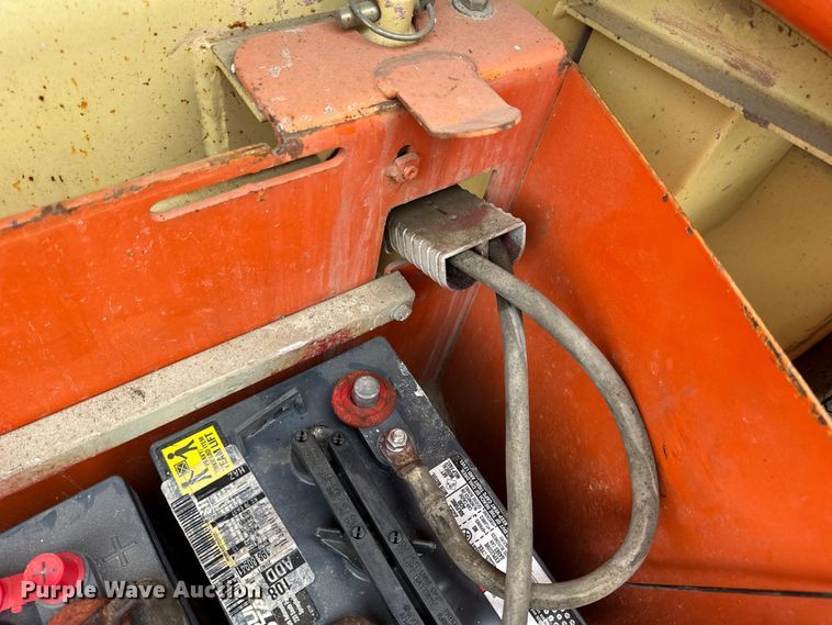 image for item EN0636 1996 JLG 3369 Sizzor Commander scissor lift