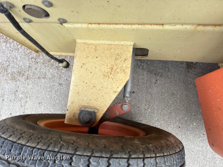 image for item EN0636 1996 JLG 3369 Sizzor Commander scissor lift