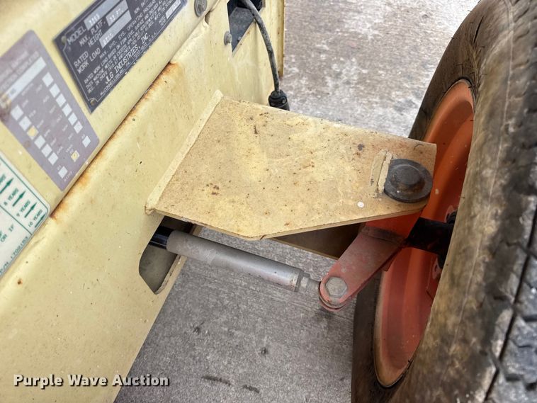 image for item EN0636 1996 JLG 3369 Sizzor Commander scissor lift