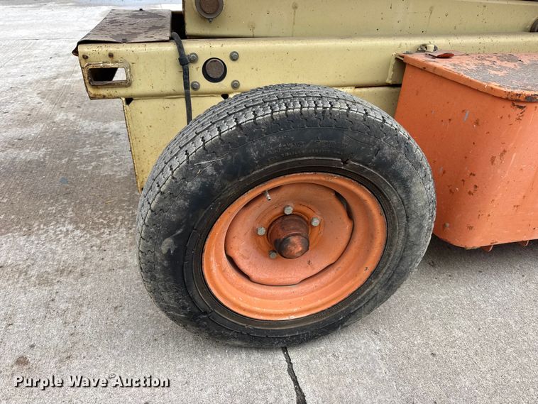 image for item EN0636 1996 JLG 3369 Sizzor Commander scissor lift