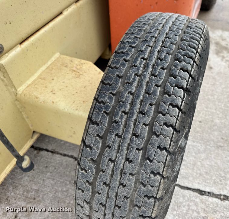 image for item EN0636 1996 JLG 3369 Sizzor Commander scissor lift