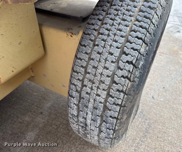 image for item EN0636 1996 JLG 3369 Sizzor Commander scissor lift