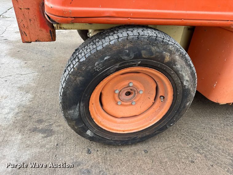 image for item EN0636 1996 JLG 3369 Sizzor Commander scissor lift