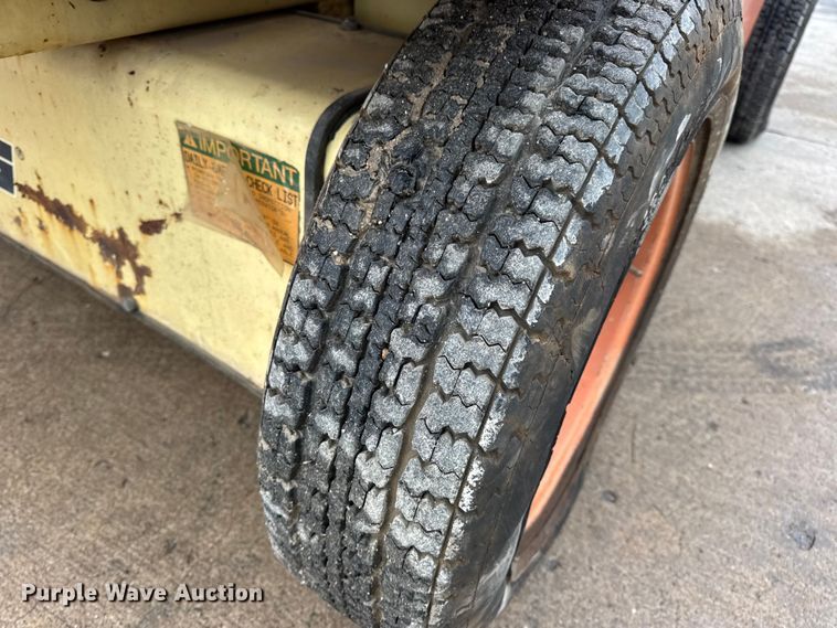 image for item EN0636 1996 JLG 3369 Sizzor Commander scissor lift