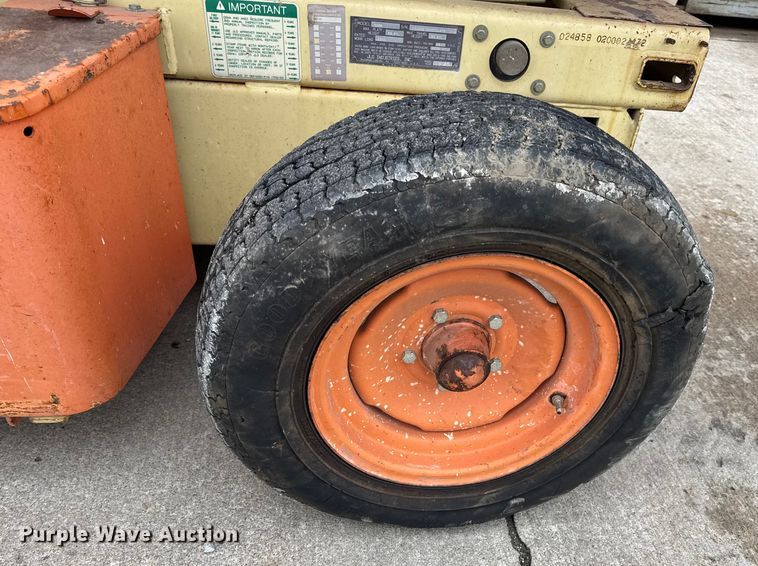 image for item EN0636 1996 JLG 3369 Sizzor Commander scissor lift