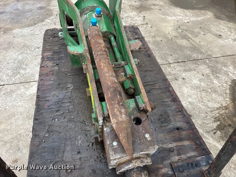 image for item EN0640 2002 Rockram 685 breaker