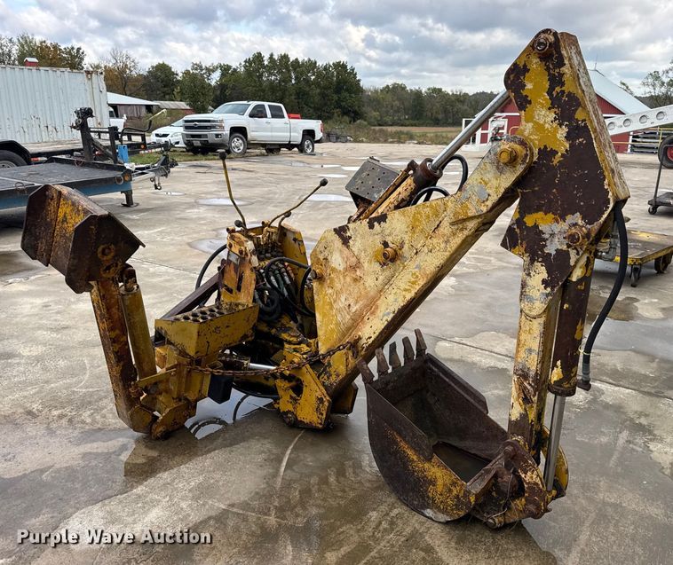 image for item EN0642 Vermeer BH-800 backhoe attachment