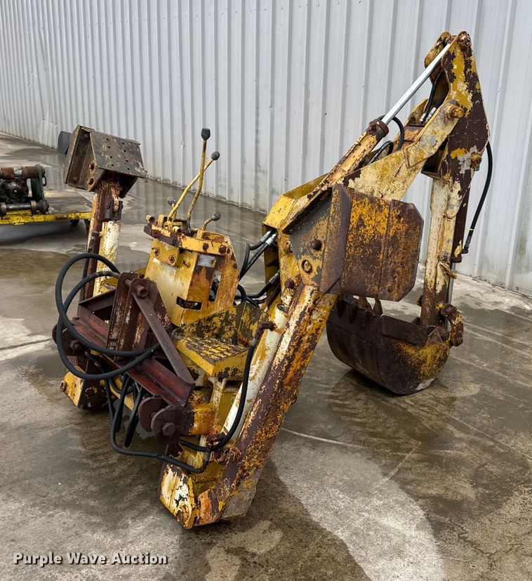image for item EN0642 Vermeer BH-800 backhoe attachment