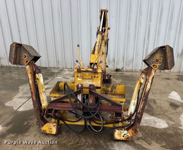 image for item EN0642 Vermeer BH-800 backhoe attachment