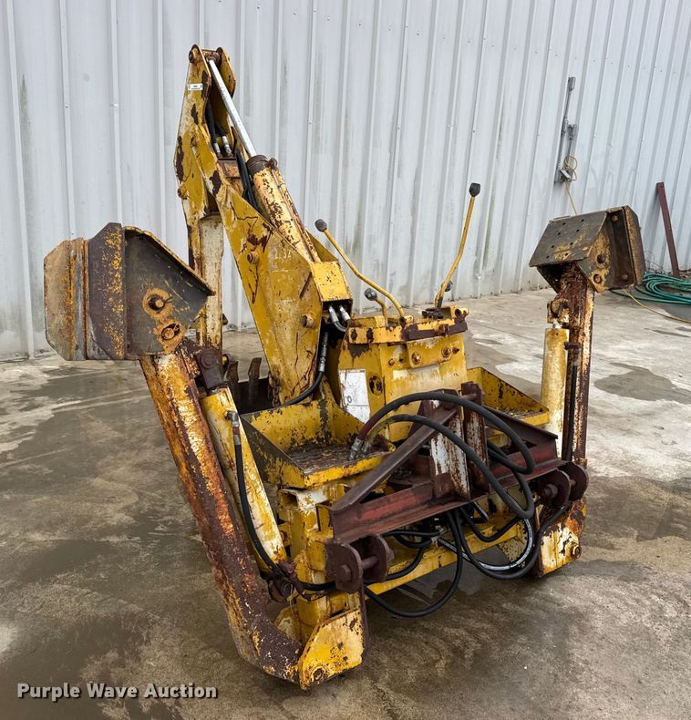 image for item EN0642 Vermeer BH-800 backhoe attachment