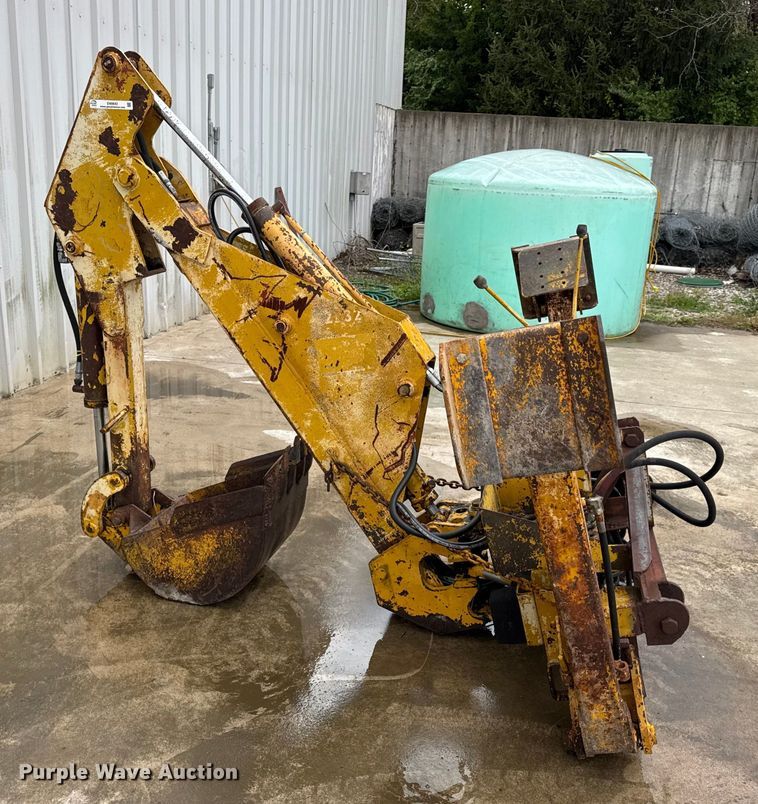 image for item EN0642 Vermeer BH-800 backhoe attachment