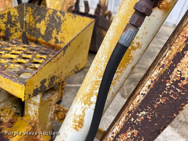 image for item EN0642 Vermeer BH-800 backhoe attachment