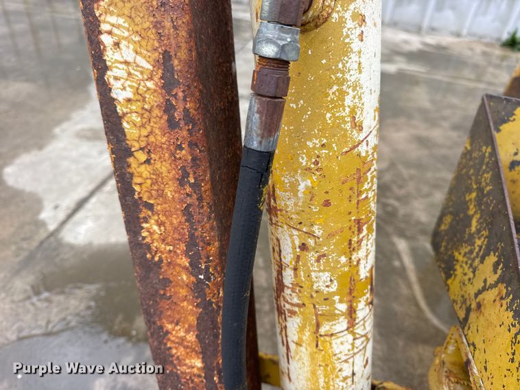 image for item EN0642 Vermeer BH-800 backhoe attachment