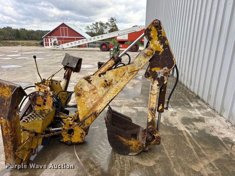 image for item EN0642 Vermeer BH-800 backhoe attachment