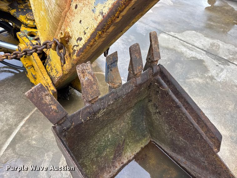 image for item EN0642 Vermeer BH-800 backhoe attachment