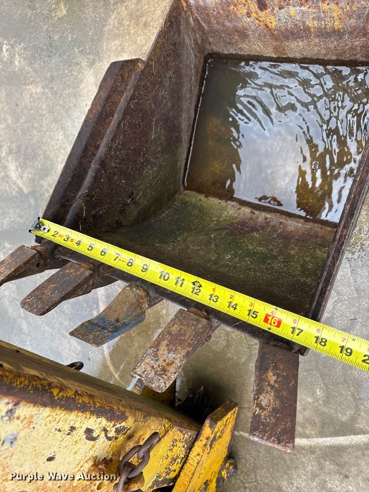 image for item EN0642 Vermeer BH-800 backhoe attachment