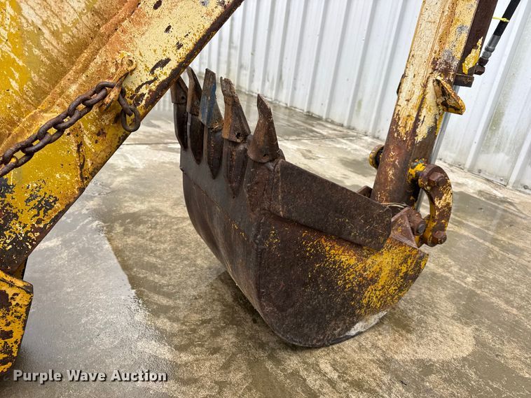 image for item EN0642 Vermeer BH-800 backhoe attachment