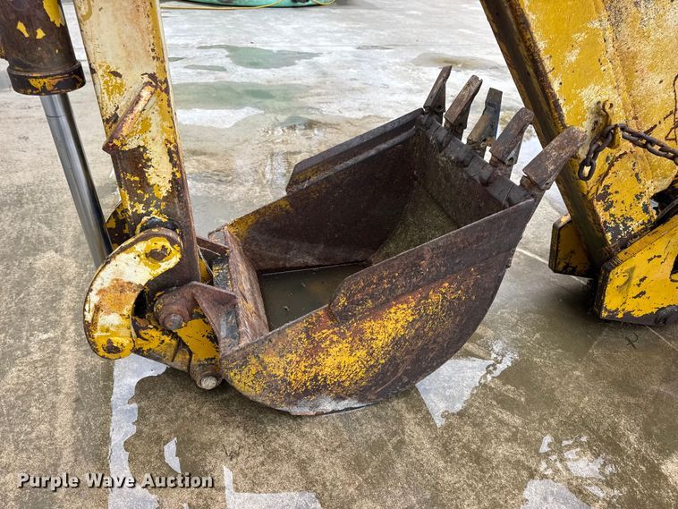 image for item EN0642 Vermeer BH-800 backhoe attachment