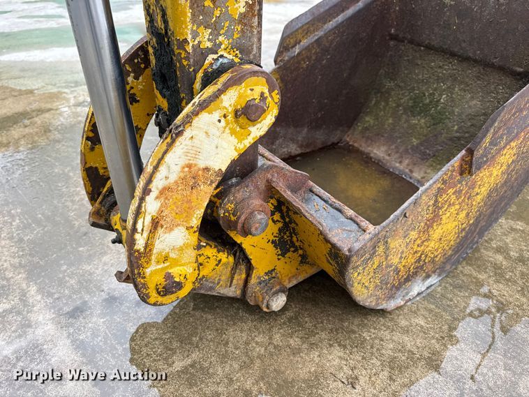 image for item EN0642 Vermeer BH-800 backhoe attachment