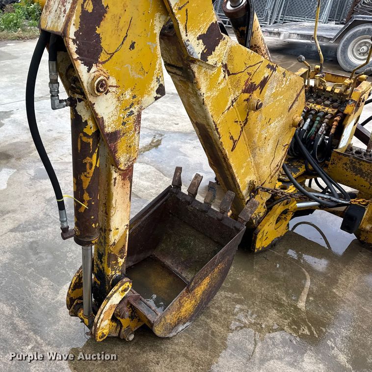 image for item EN0642 Vermeer BH-800 backhoe attachment