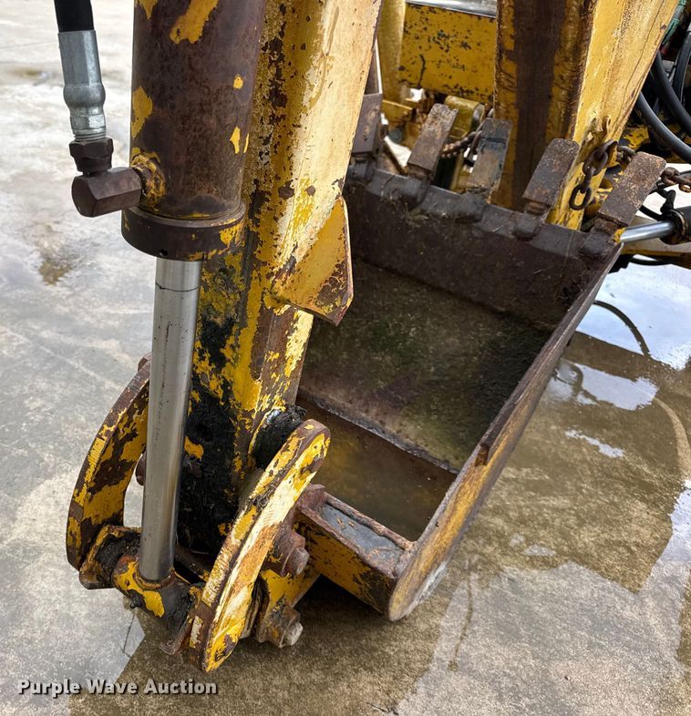 image for item EN0642 Vermeer BH-800 backhoe attachment