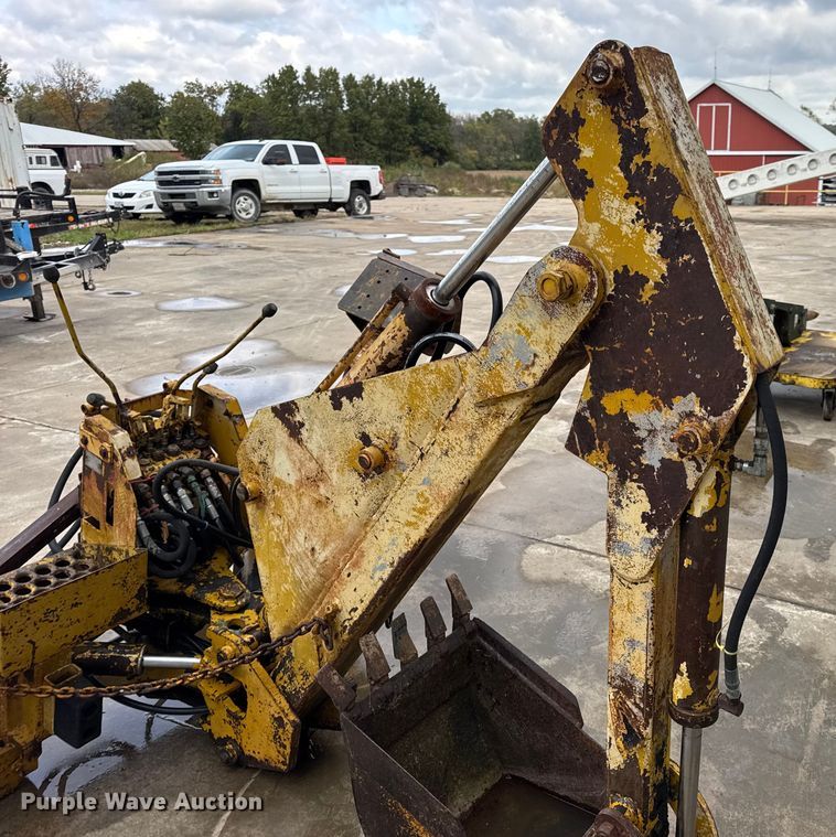 image for item EN0642 Vermeer BH-800 backhoe attachment