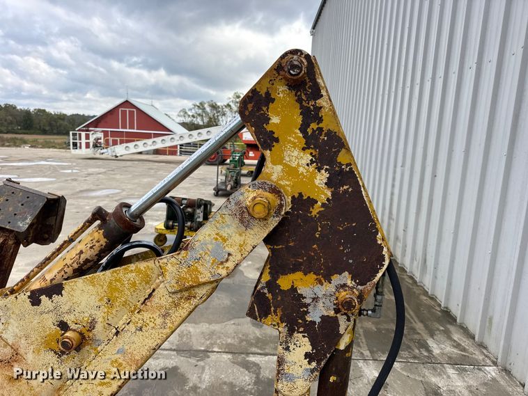 image for item EN0642 Vermeer BH-800 backhoe attachment