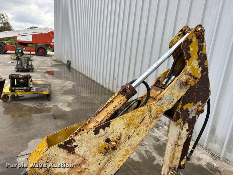 image for item EN0642 Vermeer BH-800 backhoe attachment