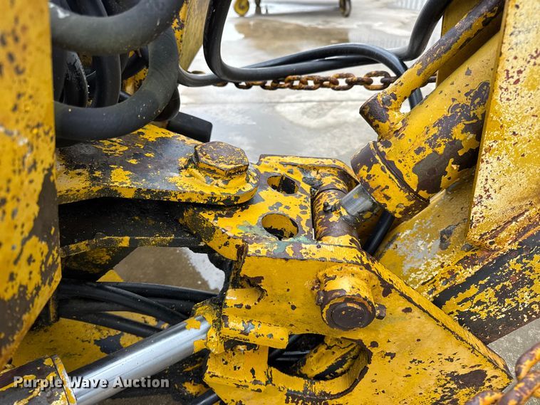 image for item EN0642 Vermeer BH-800 backhoe attachment