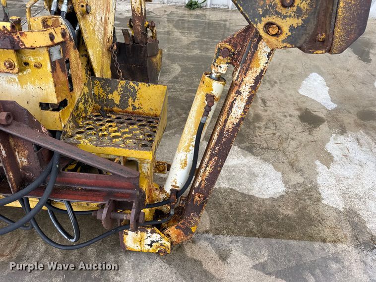 image for item EN0642 Vermeer BH-800 backhoe attachment