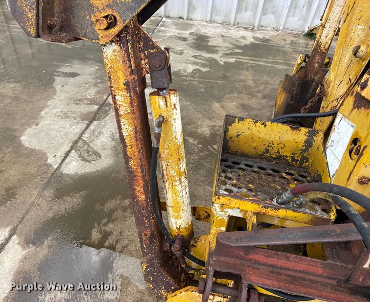 image for item EN0642 Vermeer BH-800 backhoe attachment