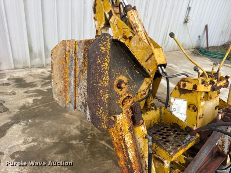image for item EN0642 Vermeer BH-800 backhoe attachment