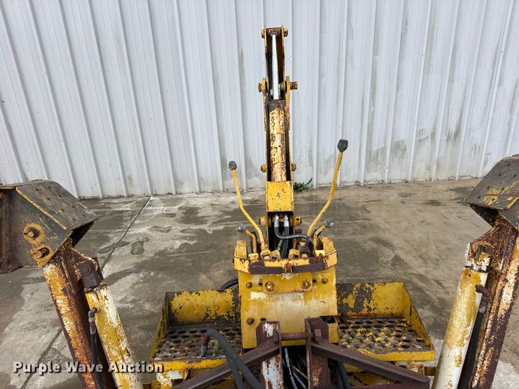 image for item EN0642 Vermeer BH-800 backhoe attachment