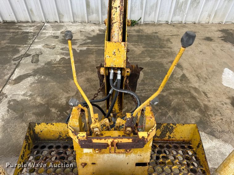 image for item EN0642 Vermeer BH-800 backhoe attachment