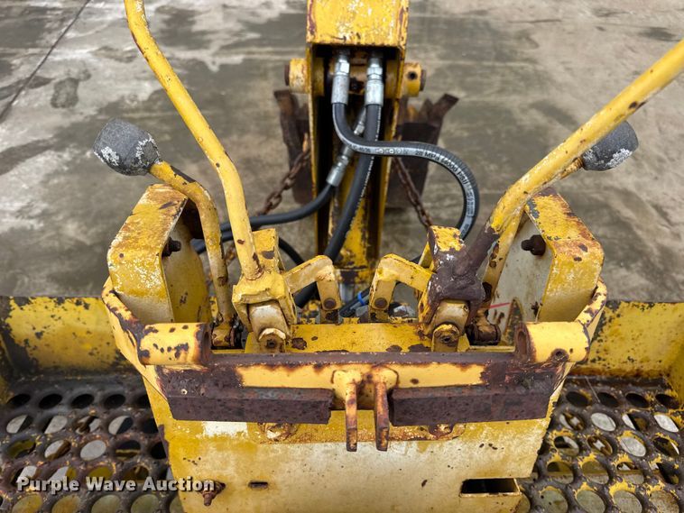 image for item EN0642 Vermeer BH-800 backhoe attachment