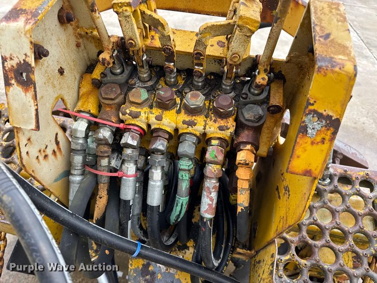 image for item EN0642 Vermeer BH-800 backhoe attachment