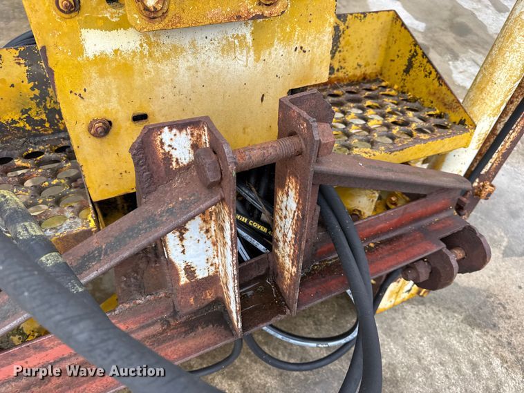 image for item EN0642 Vermeer BH-800 backhoe attachment