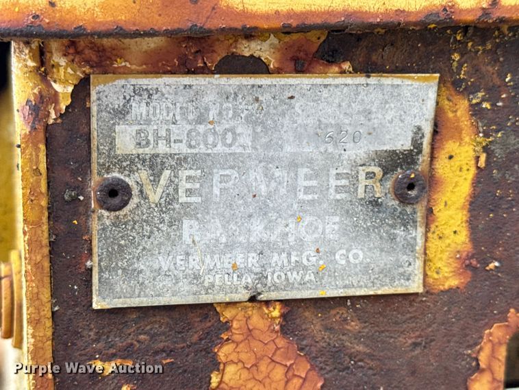 image for item EN0642 Vermeer BH-800 backhoe attachment