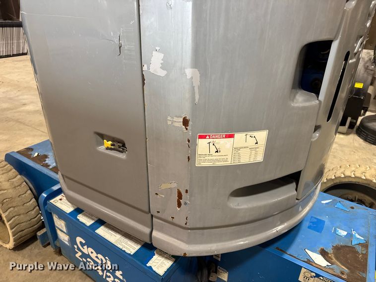 image for item EN0647 2010 Genie Z-34/22N boom lift