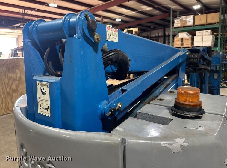 image for item EN0647 2010 Genie Z-34/22N boom lift