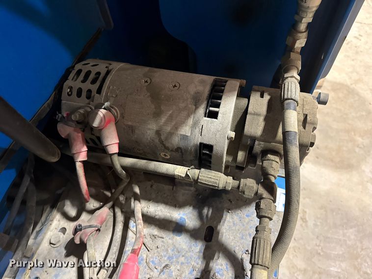 image for item EN0647 2010 Genie Z-34/22N boom lift