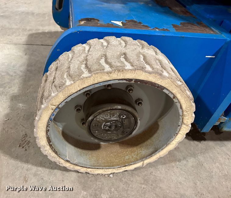 image for item EN0647 2010 Genie Z-34/22N boom lift