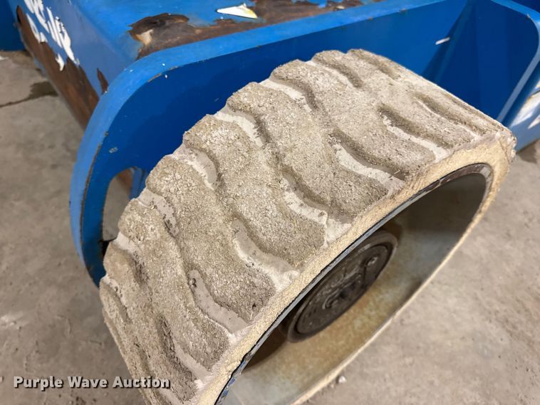 image for item EN0647 2010 Genie Z-34/22N boom lift